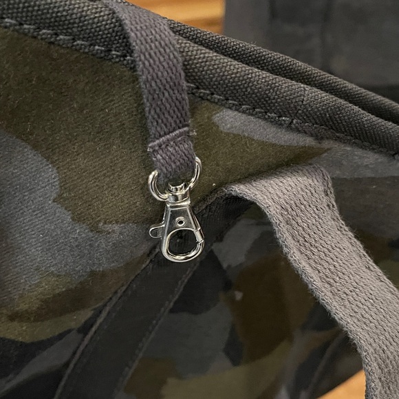 Land's End Camouflage Tote Bag - Black, Green & Gray. - Picture 6 of 9